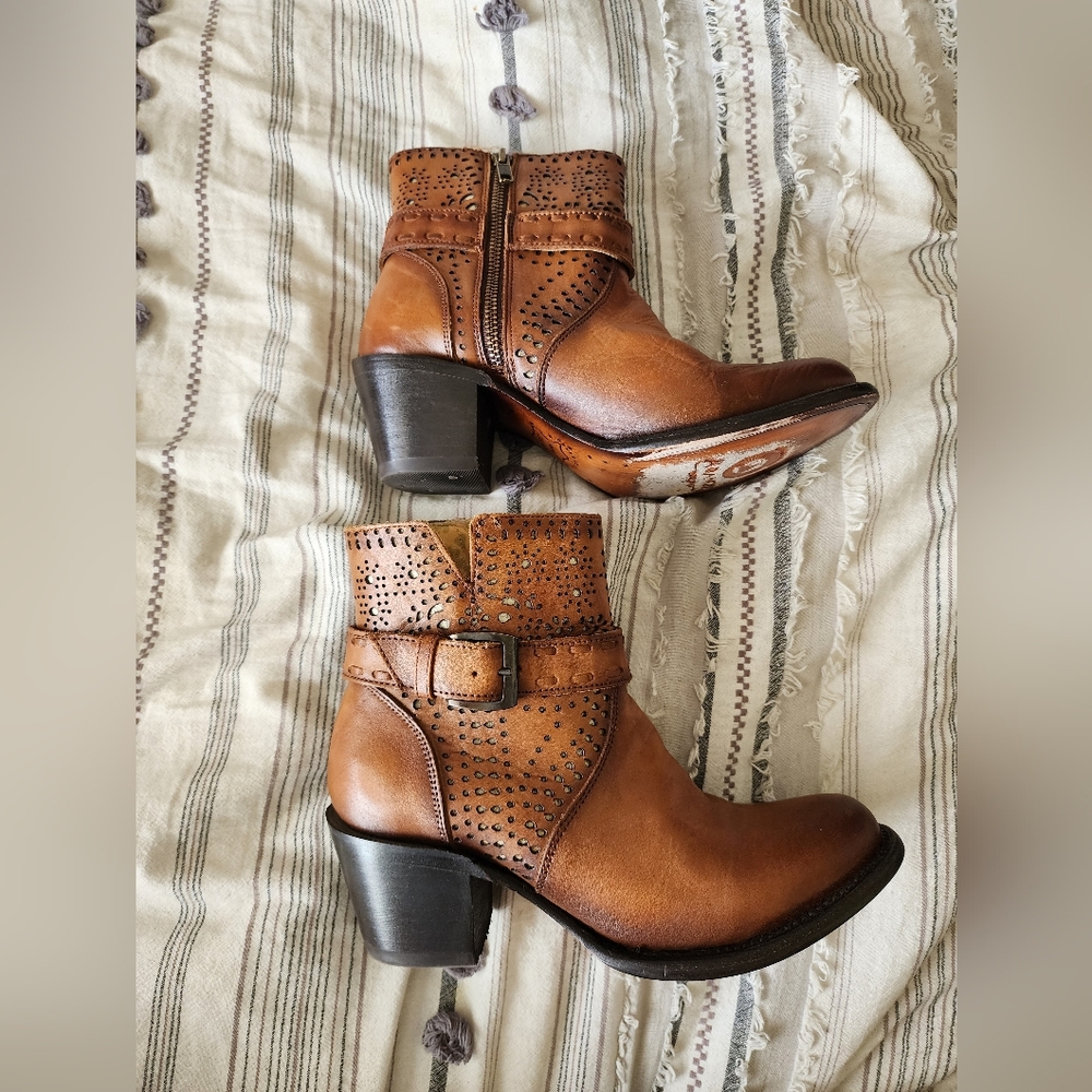 Arango leather boots